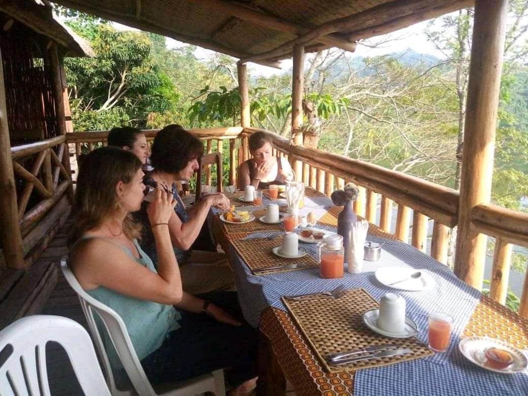 Dave The Cave Eco Lodge And Cultural Campsite Rubirizi エクステリア 写真