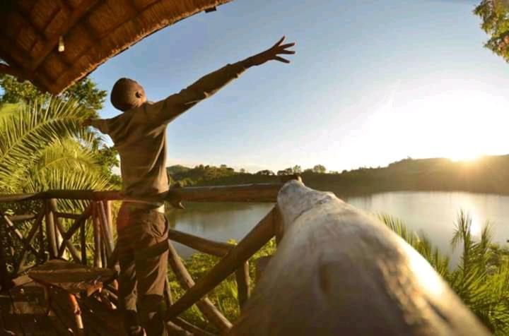 Dave The Cave Eco Lodge And Cultural Campsite Rubirizi エクステリア 写真