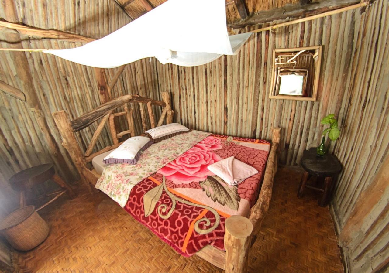 Dave The Cave Eco Lodge And Cultural Campsite Rubirizi エクステリア 写真
