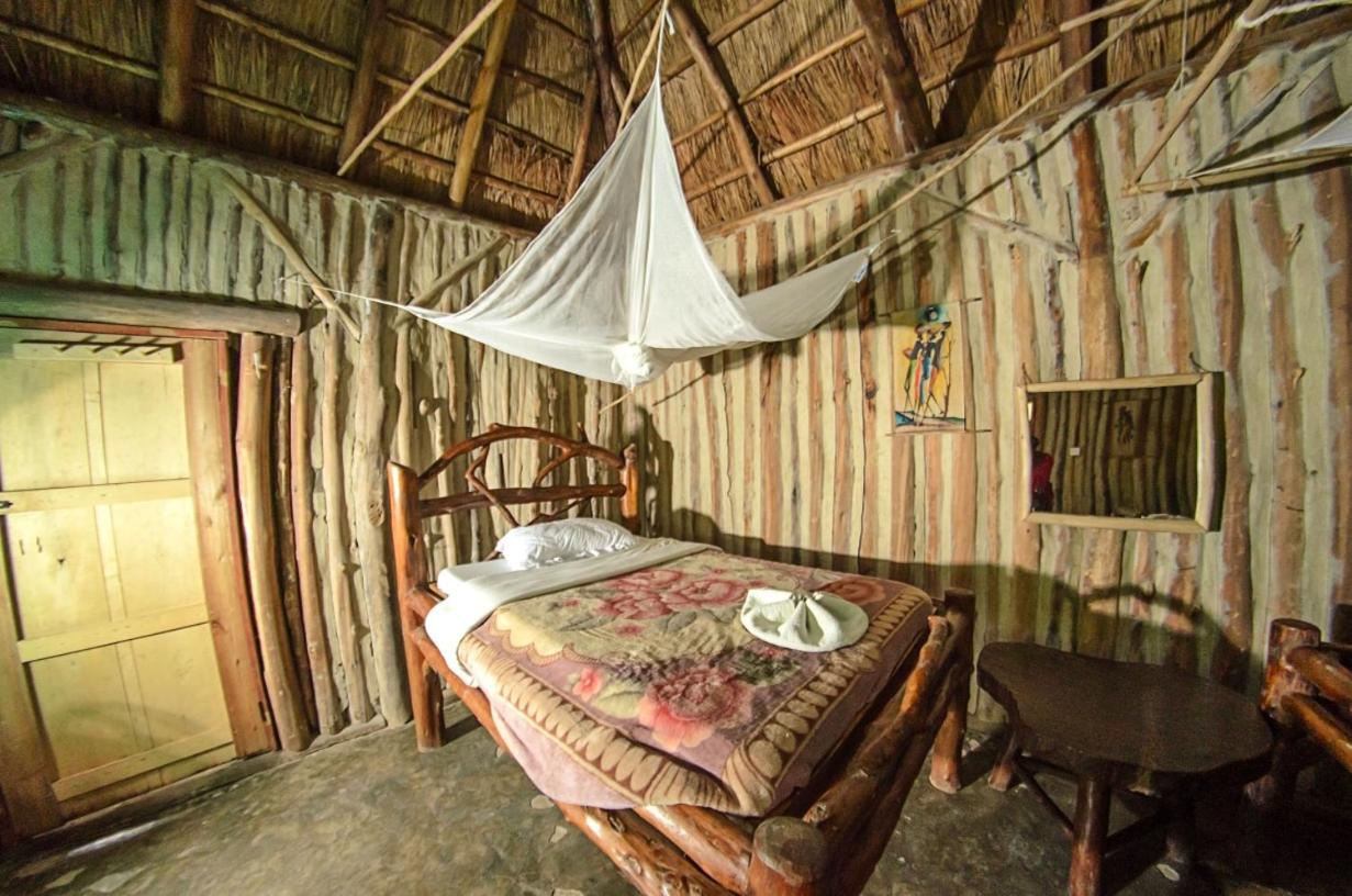 Dave The Cave Eco Lodge And Cultural Campsite Rubirizi エクステリア 写真