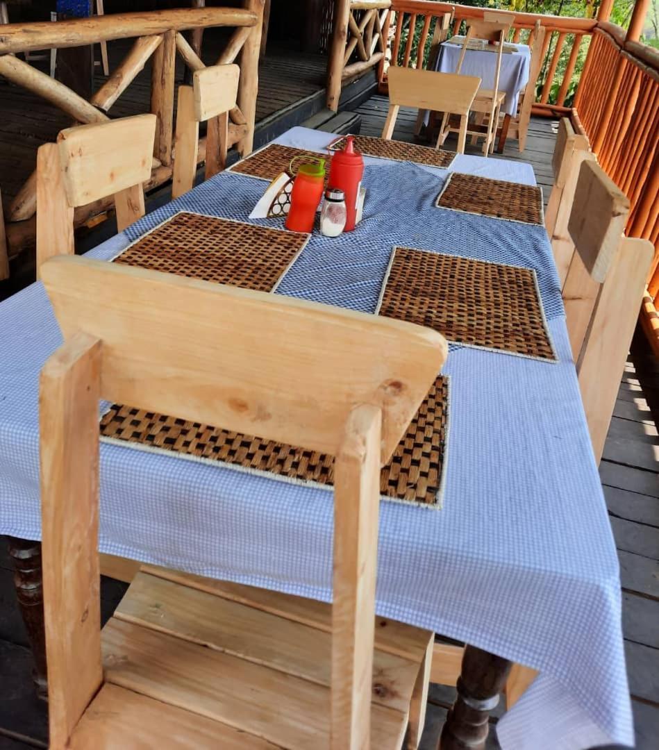 Dave The Cave Eco Lodge And Cultural Campsite Rubirizi エクステリア 写真