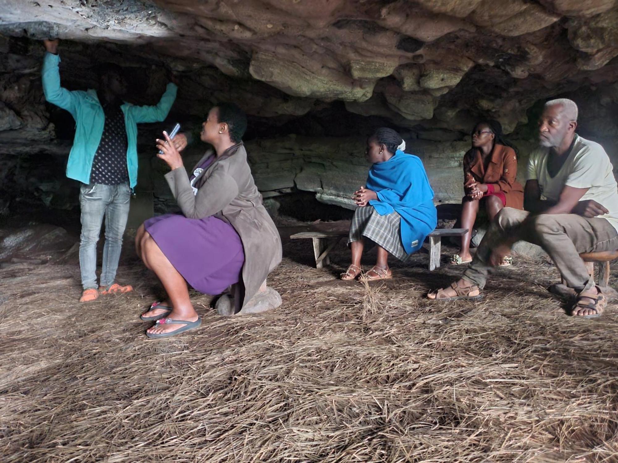 Dave The Cave Eco Lodge And Cultural Campsite Rubirizi エクステリア 写真