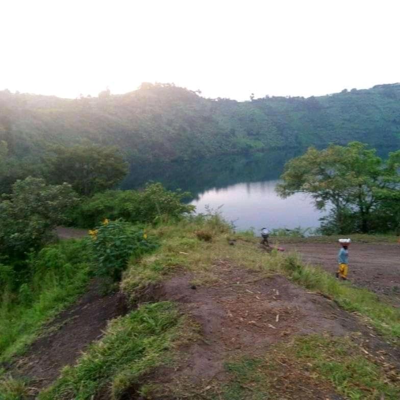 Dave The Cave Eco Lodge And Cultural Campsite Rubirizi エクステリア 写真