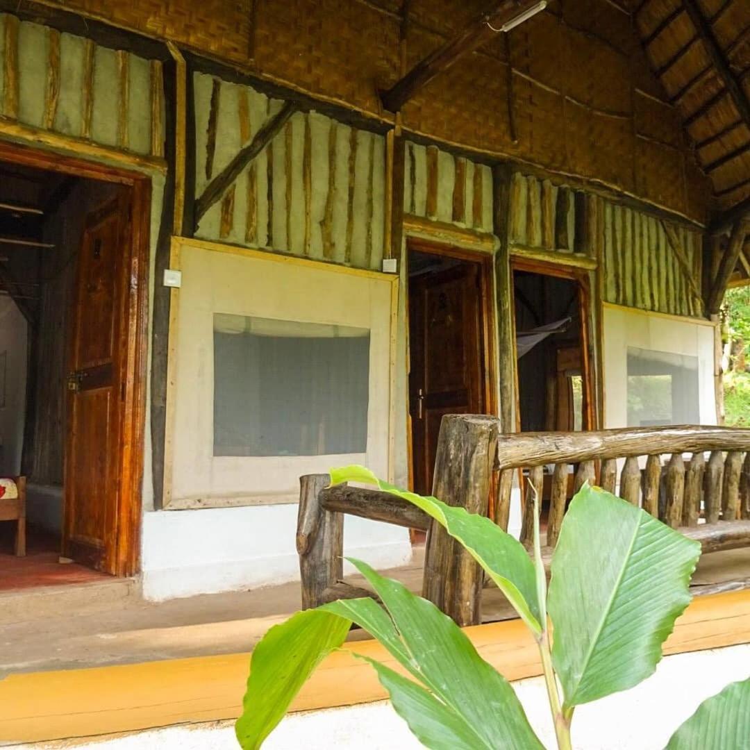 Dave The Cave Eco Lodge And Cultural Campsite Rubirizi エクステリア 写真