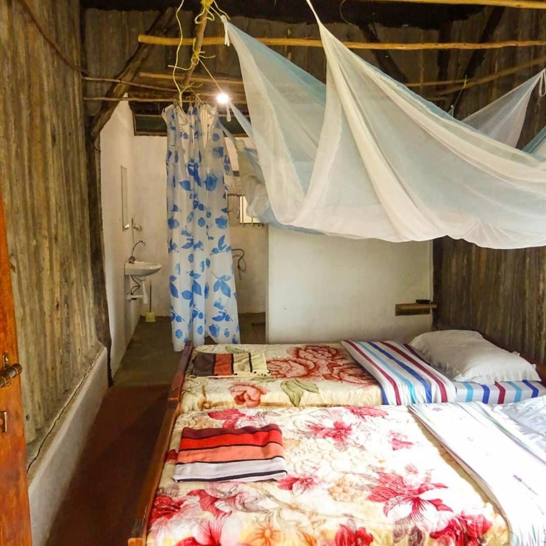 Dave The Cave Eco Lodge And Cultural Campsite Rubirizi エクステリア 写真