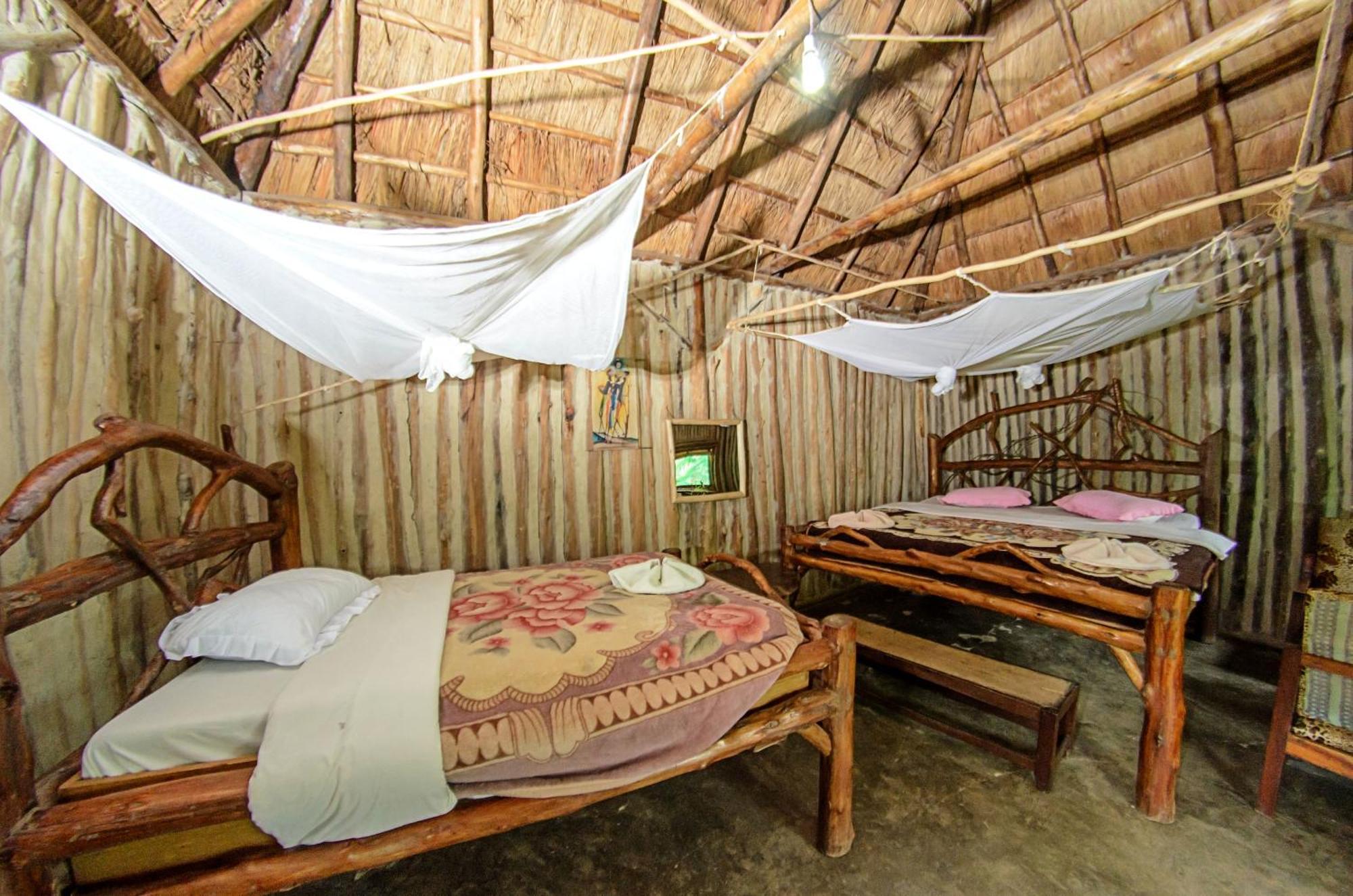 Dave The Cave Eco Lodge And Cultural Campsite Rubirizi エクステリア 写真